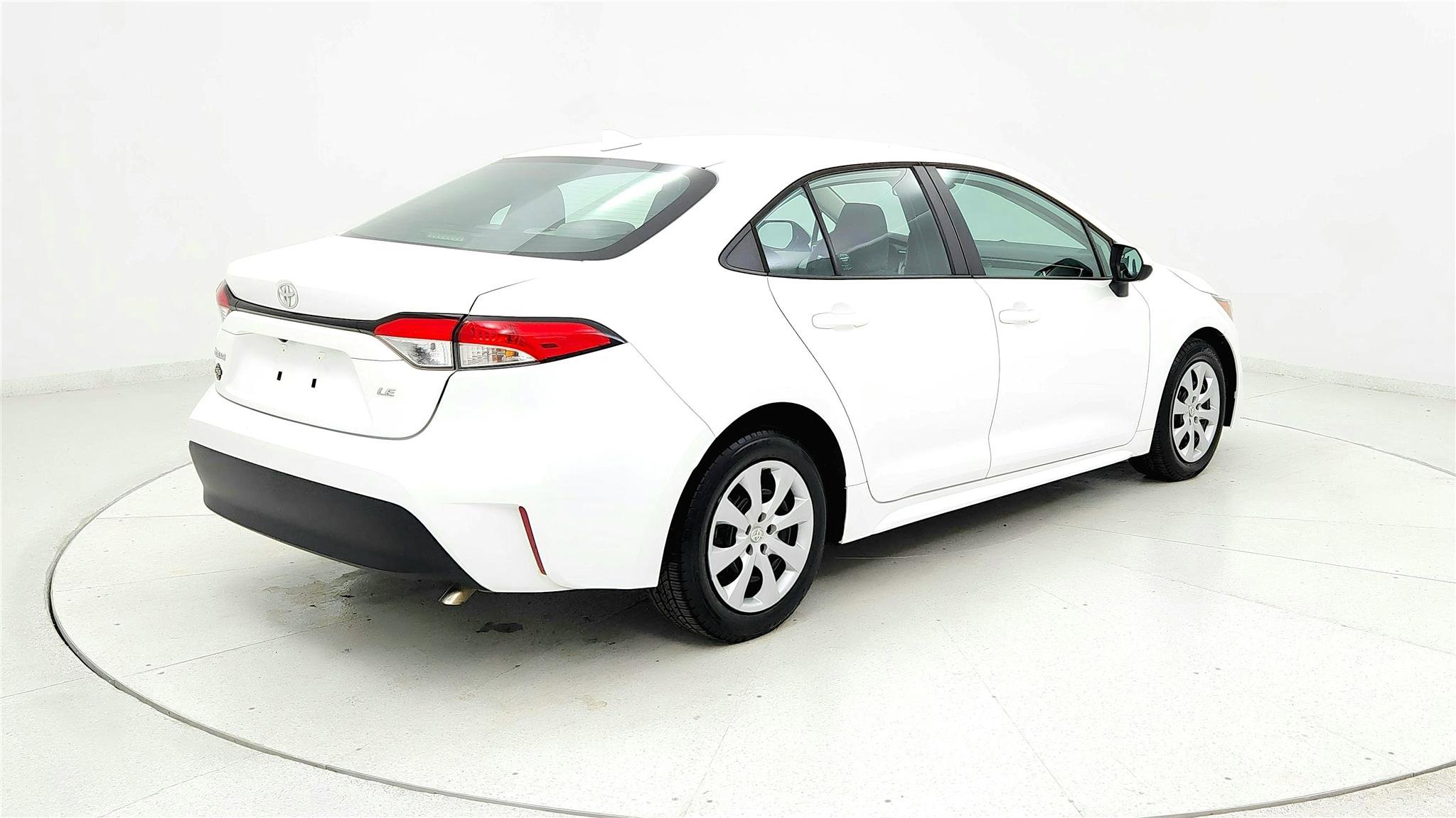 Used 2023 Toyota Corolla LE FWD image 5