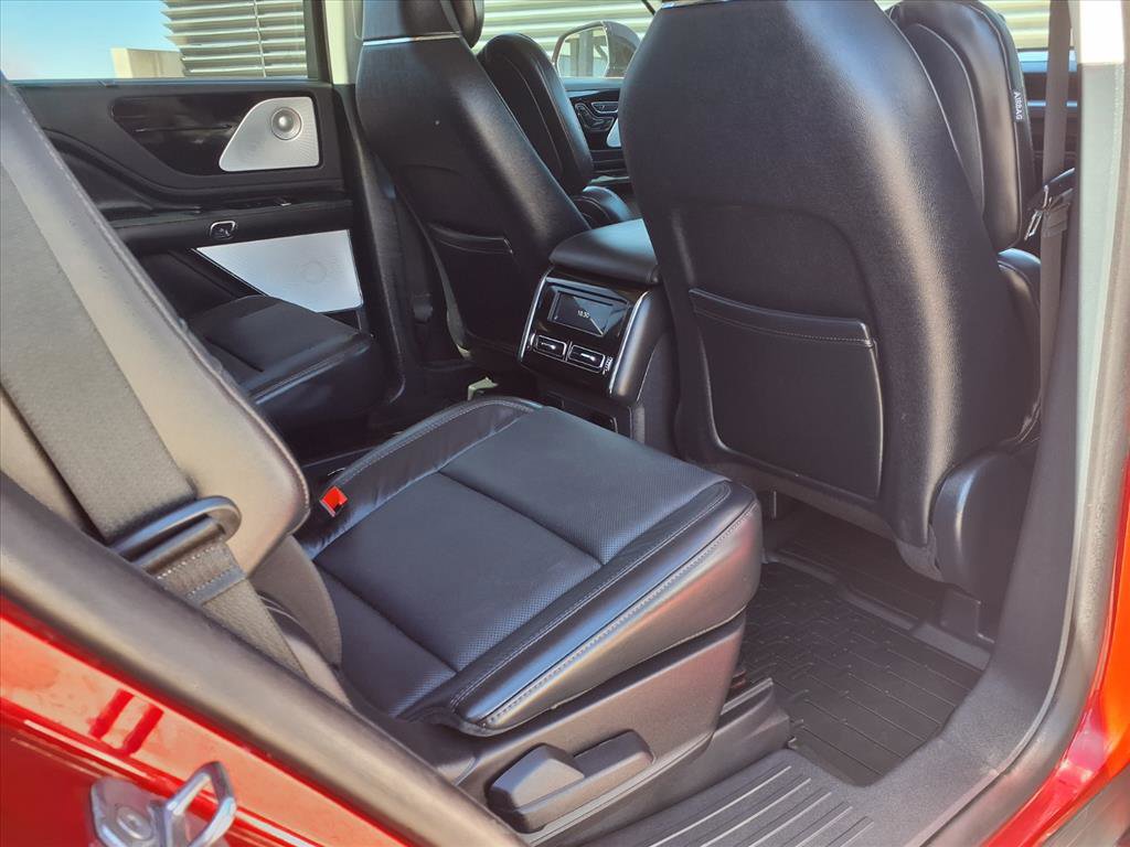 Used 2025 Lincoln Aviator Reserve w/ Equipment Group 201A image 13