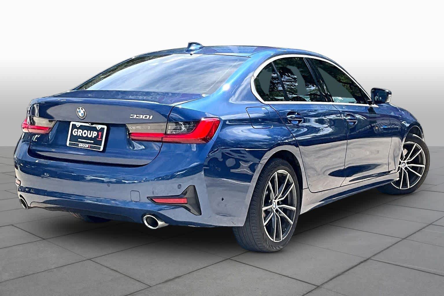Used 2022 BMW 330i Sedan w/ Premium Package 2 RWD image 11