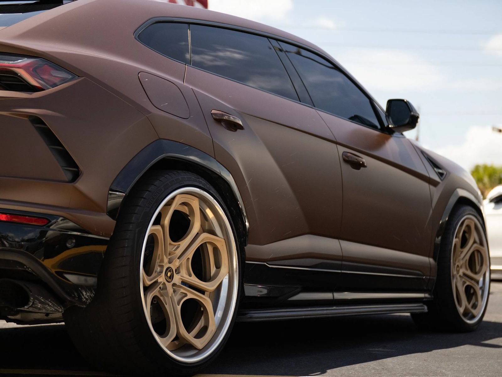 Used 2019 Lamborghini Urus AWD/4WD image 24