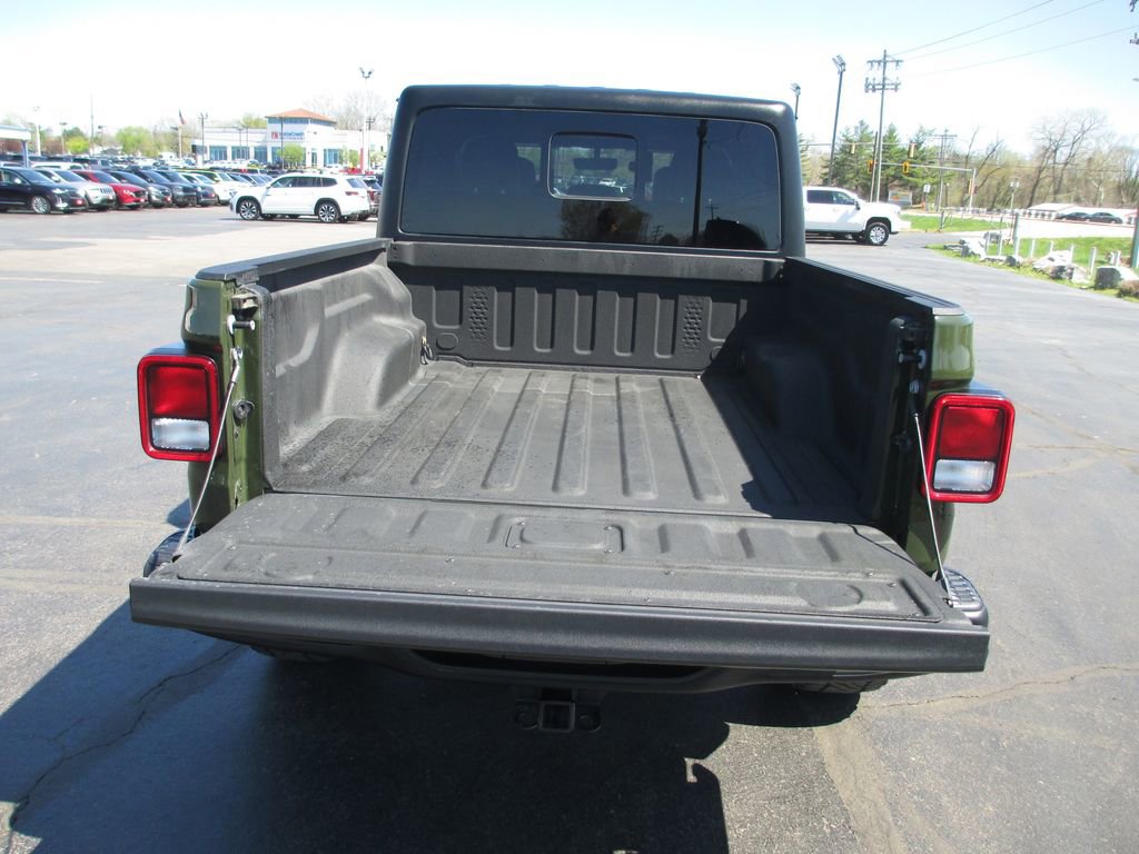 Used 2023 Jeep Gladiator Rubicon w/ Cold Weather Group AWD/4WD image 6