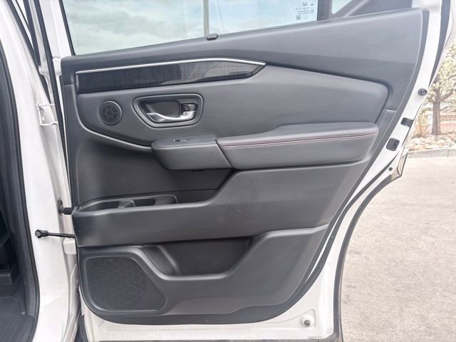 Used 2025 Honda Pilot Black Edition image 22