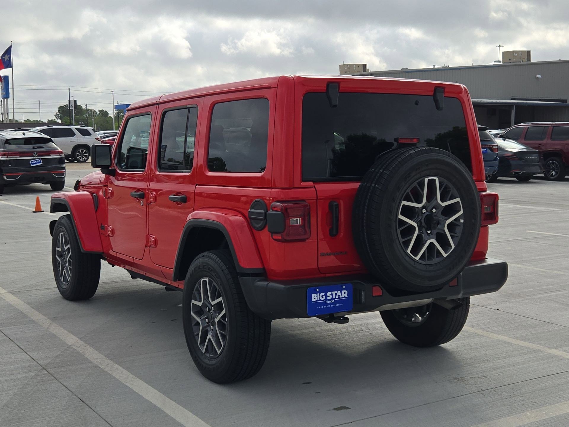 Used 2025 Jeep Wrangler Sahara AWD/4WD image 6