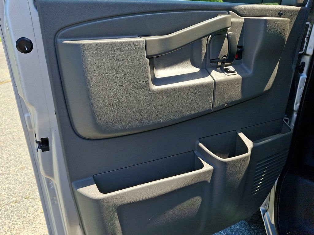 Used 2019 GMC Savana 2500 Extended w/ Enhanced Convenience Package RWD image 12
