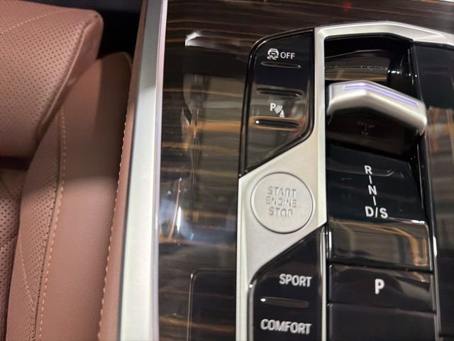 Used 2025 BMW X7 xDrive40i w/ Parking Assistance Package image 46