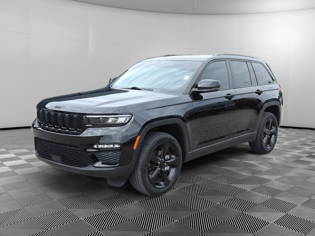 Used 2023 Jeep Grand Cherokee Limited w/ Black Appearance Package AWD/4WD image 2