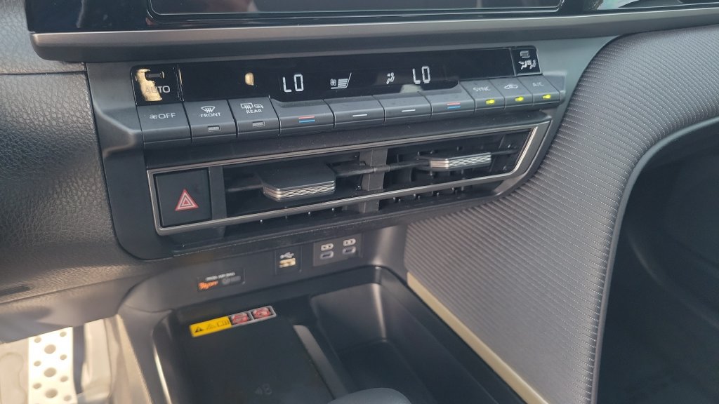 Used 2026 Toyota Camry SE FWD image 16