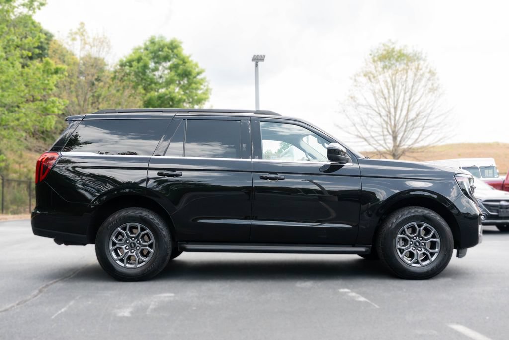 Used 2025 Ford Expedition Active RWD image 8