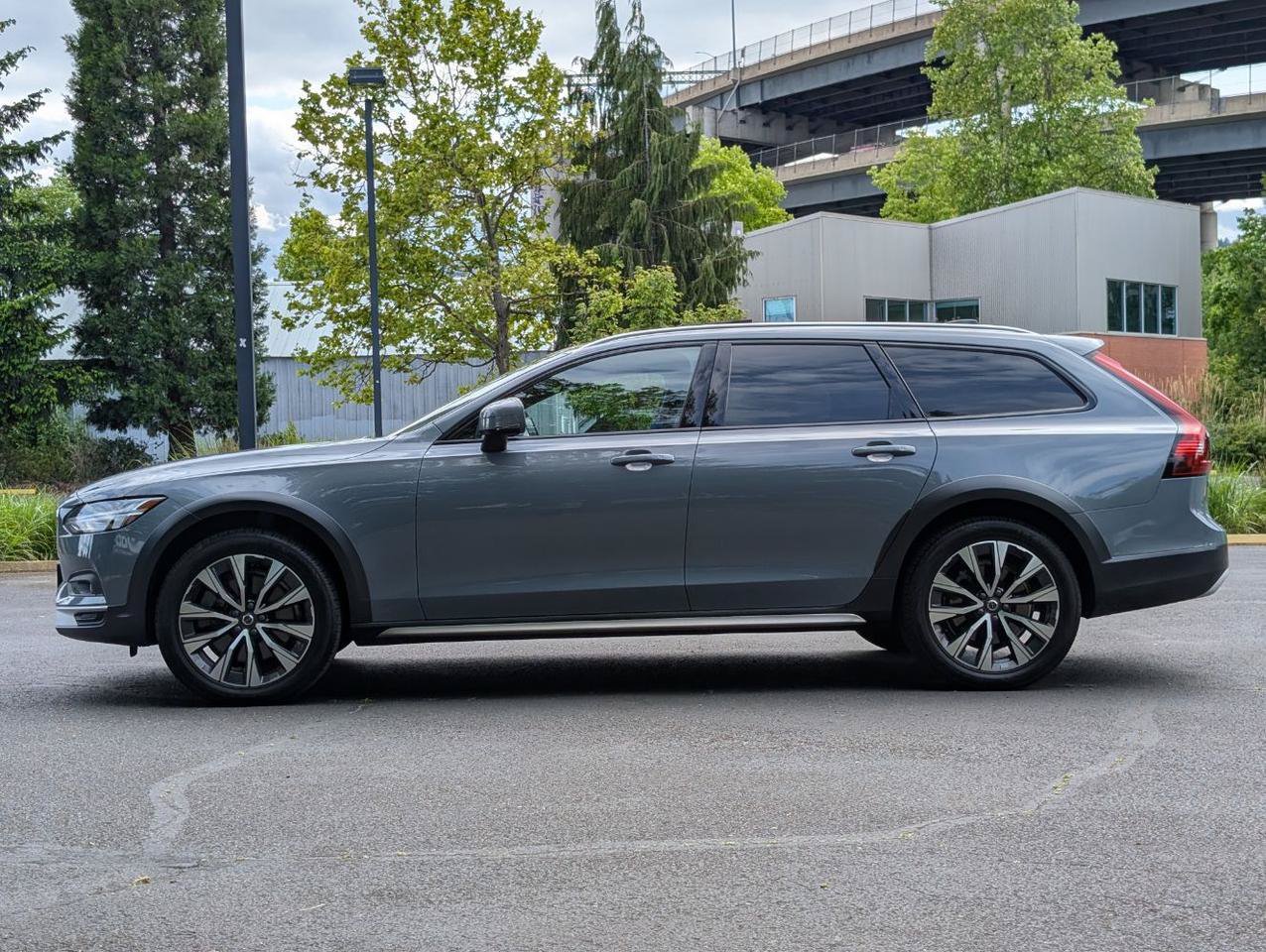 Used 2022 Volvo V90 B6 Cross Country w/ Protection Package AWD/4WD image 4