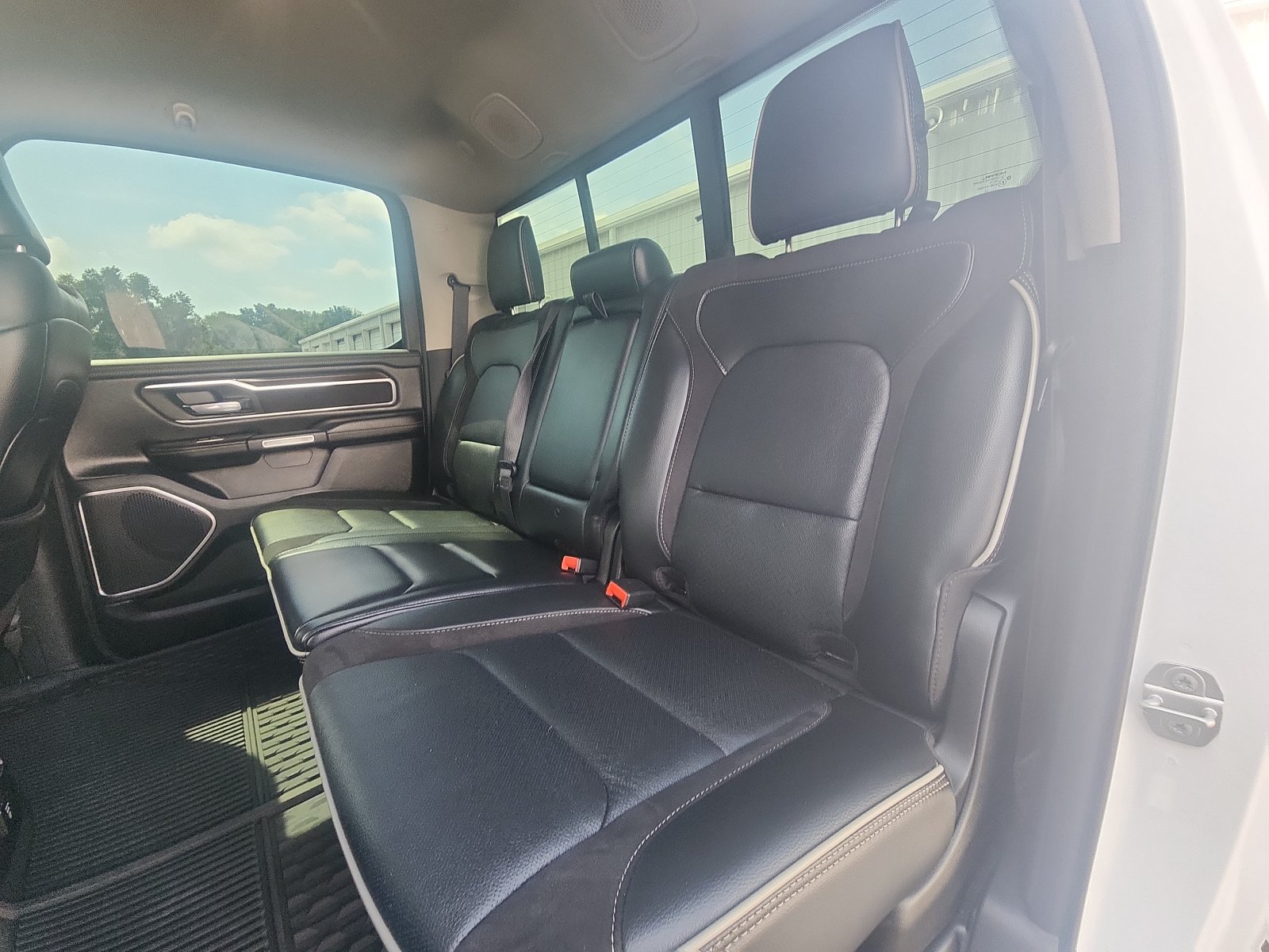 Used 2022 RAM 1500 Laramie AWD/4WD image 22