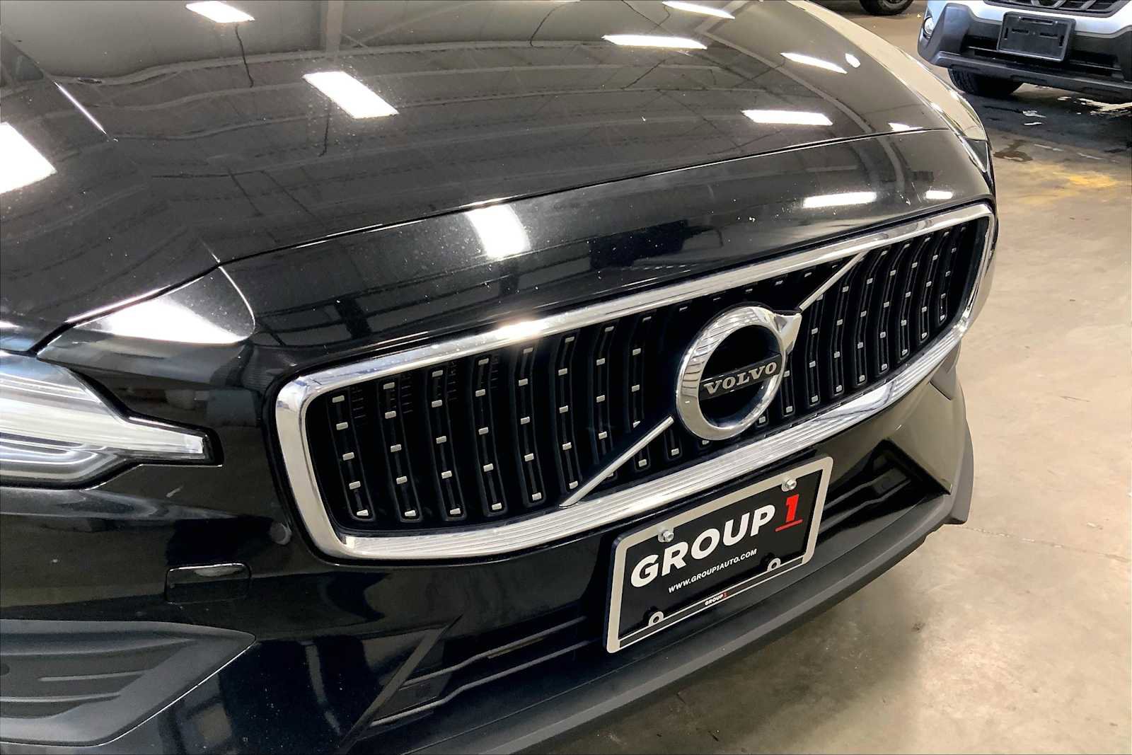 Used 2021 Volvo V60 T5 Cross Country image 28