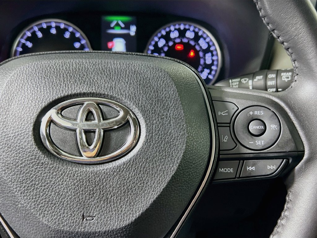 Used 2022 Toyota RAV4 XLE Premium FWD image 17