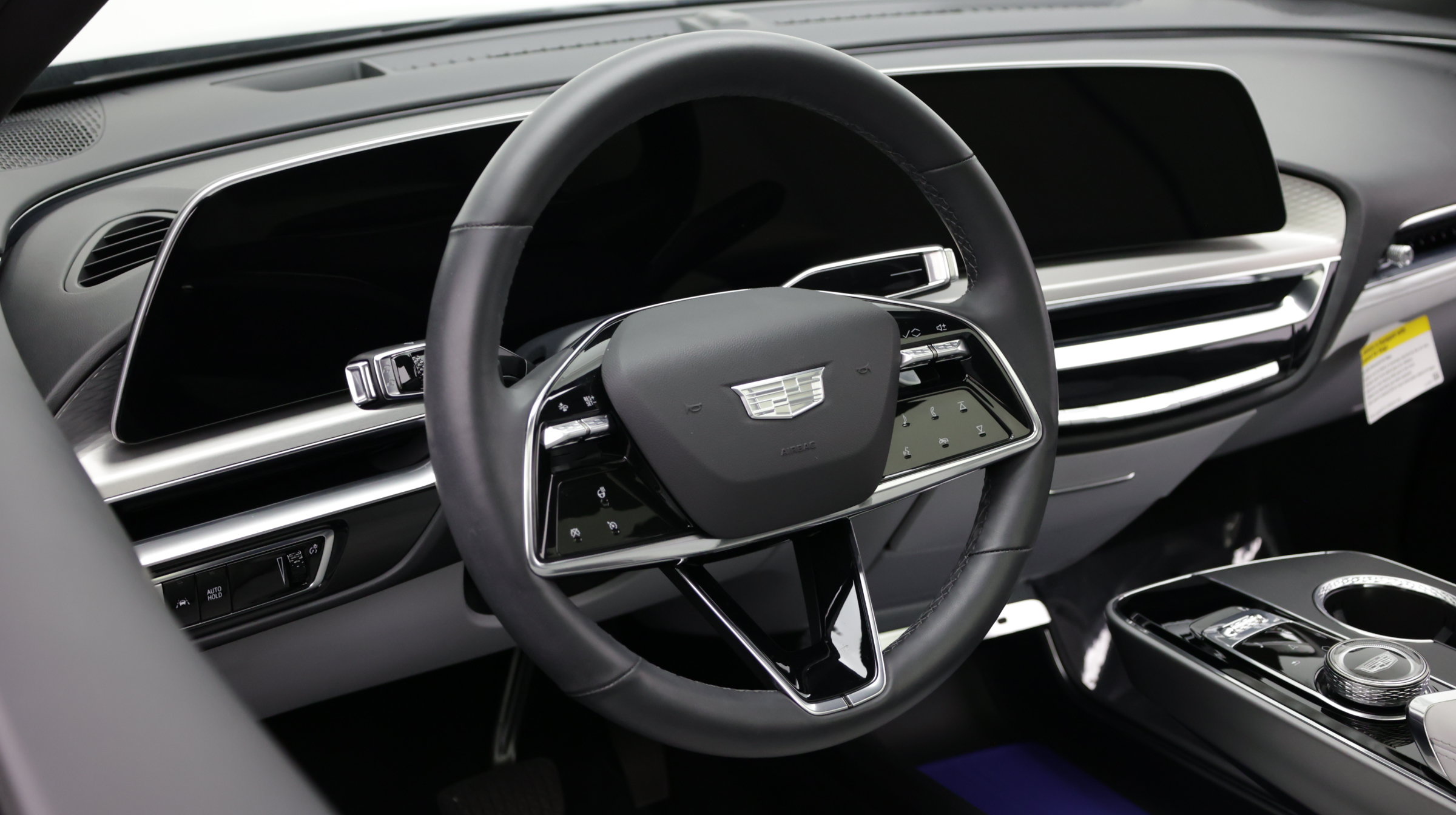 Used 2024 Cadillac Lyriq Luxury RWD image 8