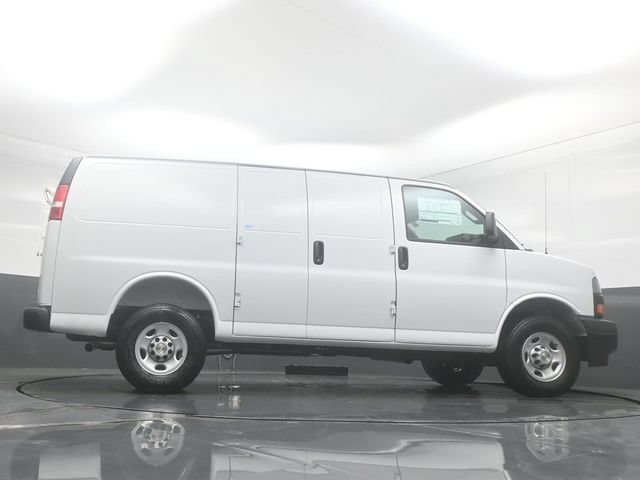 New 2026 Chevrolet Express 2500 w/ Driver Convenience Package RWD image 31