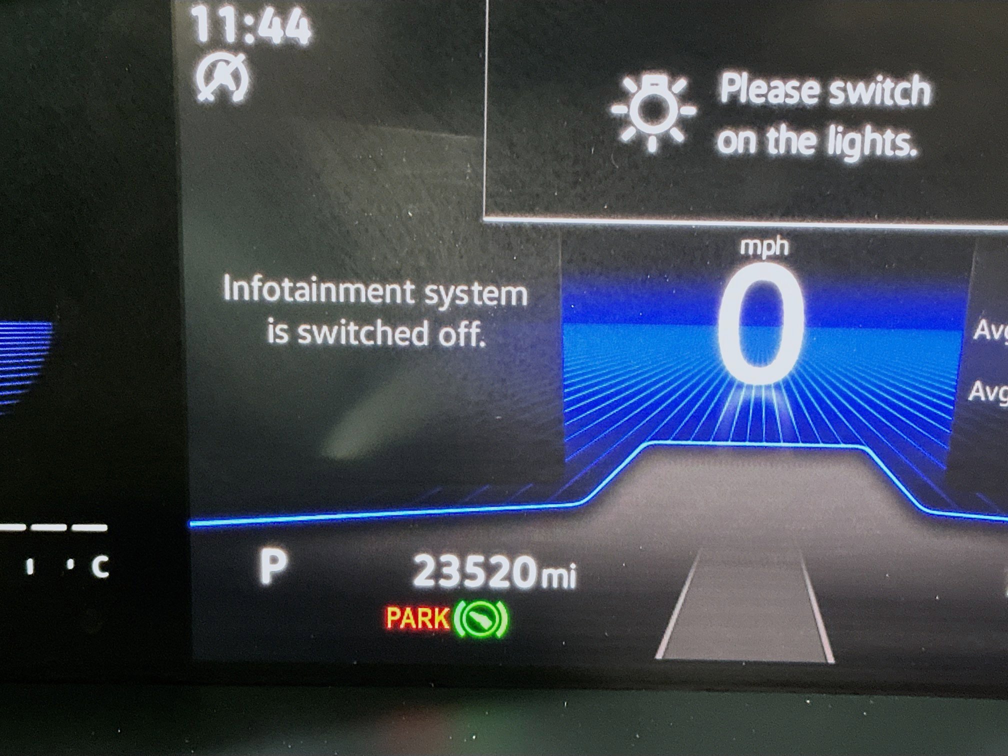 Used 2022 Volkswagen Tiguan SE w/ Panoramic Sunroof Package image 18