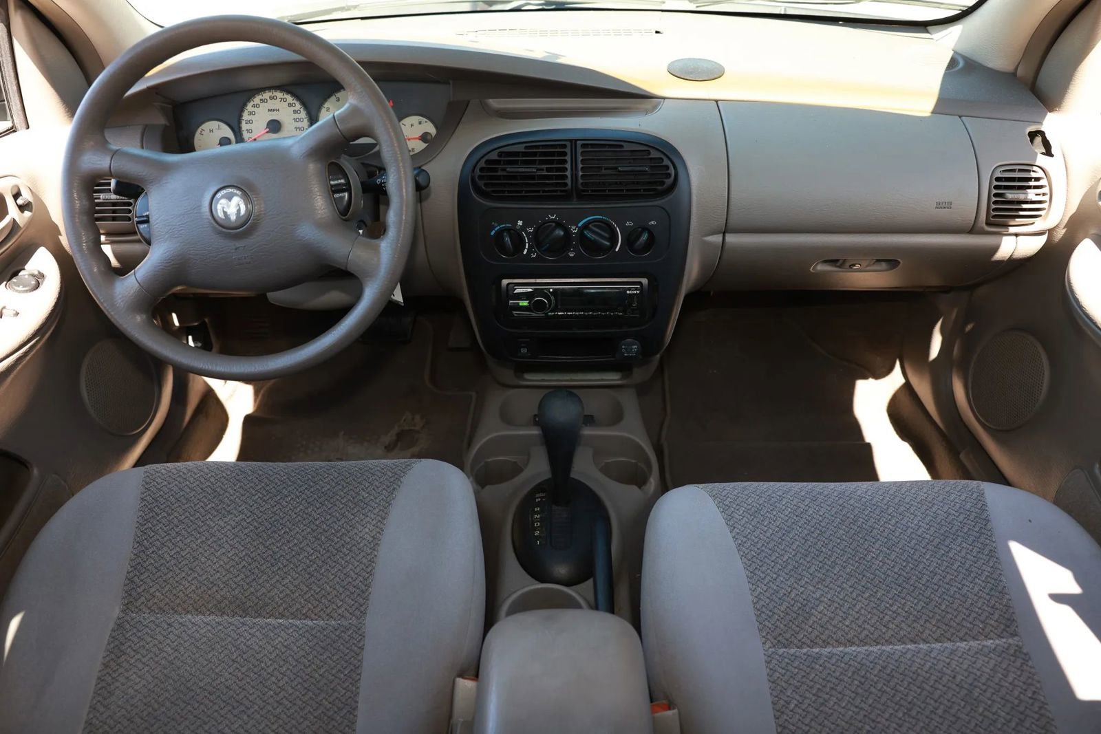 Used 2001 Dodge Neon Highline image 2