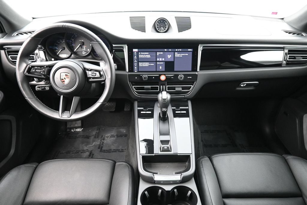 Certified 2024 Porsche Macan AWD/4WD image 6