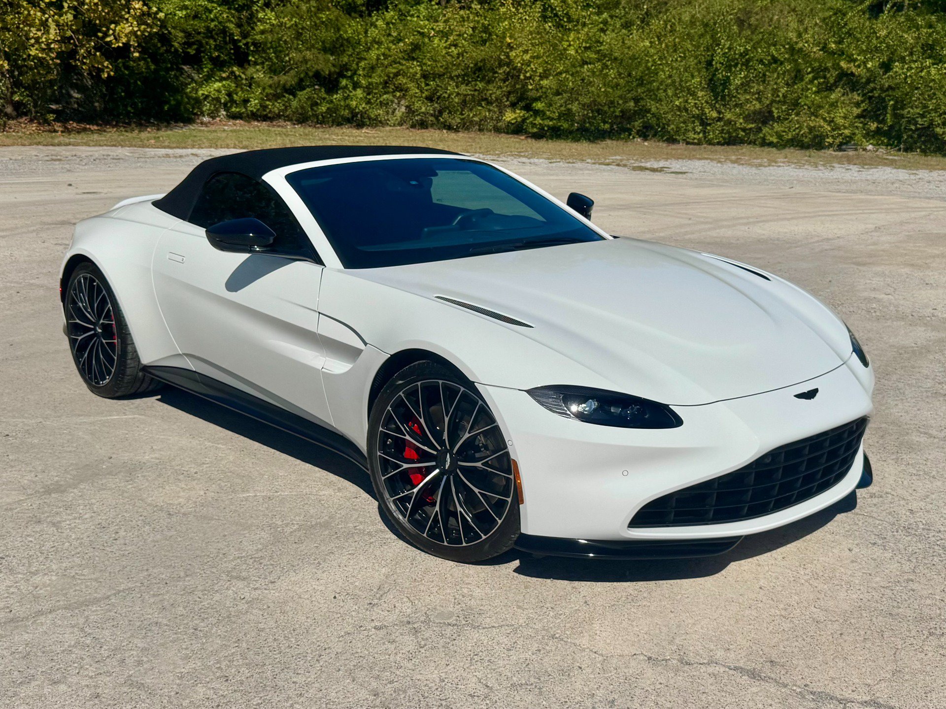 Used 2023 Aston Martin V8 Vantage Roadster RWD image 9
