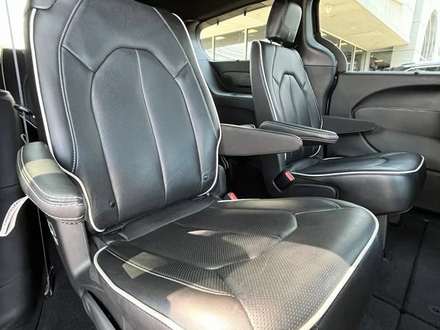 Used 2023 Chrysler Pacifica Limited w/ S Appearance Package AWD/4WD image 31