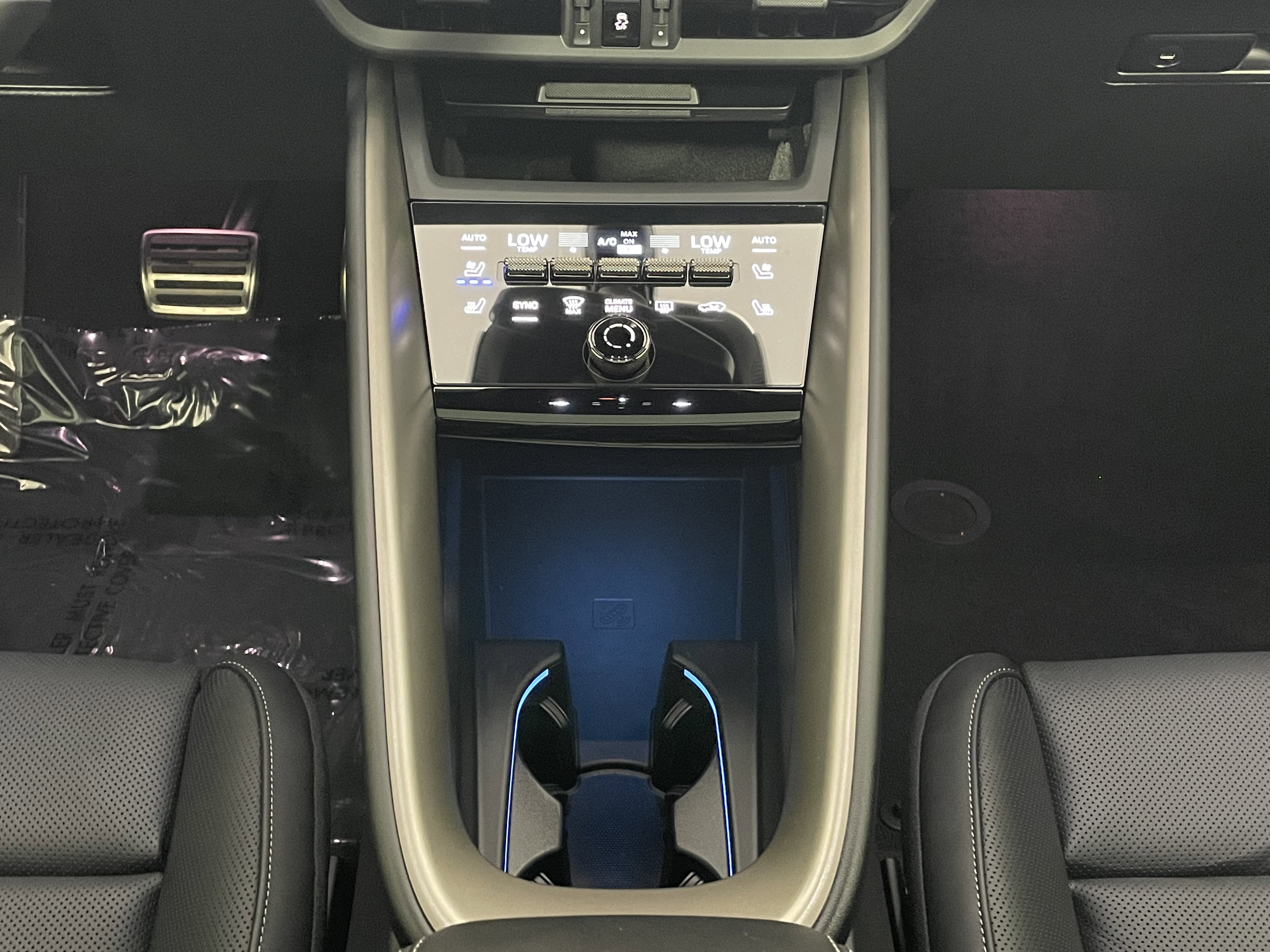 Certified 2025 Porsche Macan Turbo Electric image 20