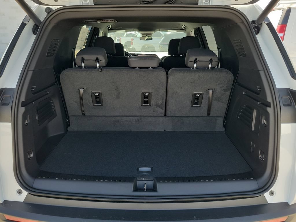 New 2026 Chevrolet Traverse LT w/ Midnight/Sport Edition FWD image 21