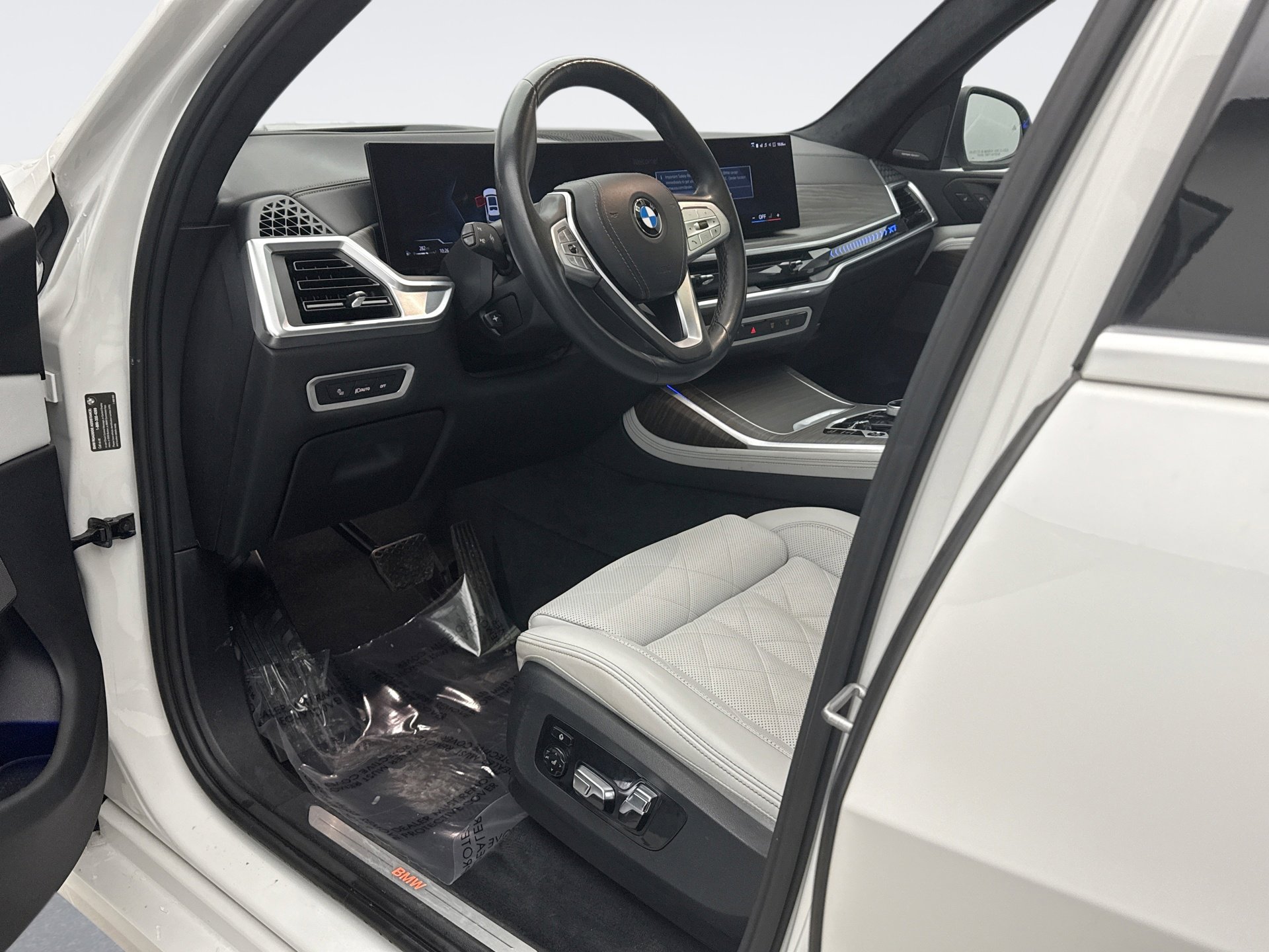 Used 2024 BMW X7 xDrive40i w/ Executive Package image 10