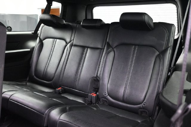 Used 2024 Jeep Wagoneer L Series II w/ Flexible Seating Group AWD/4WD image 9