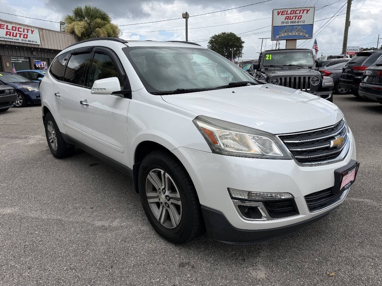 Used 2016 Chevrolet Traverse LT FWD image 3