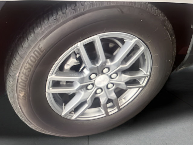 Used 2025 GMC Acadia Elevation FWD image 18