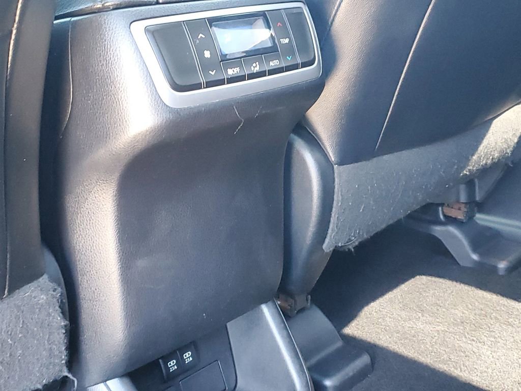 Used 2017 Toyota Highlander XLE AWD/4WD image 35