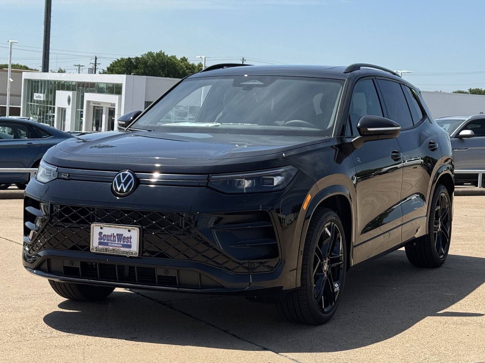 New 2026 Volkswagen Tiguan SE R-Line FWD image 9