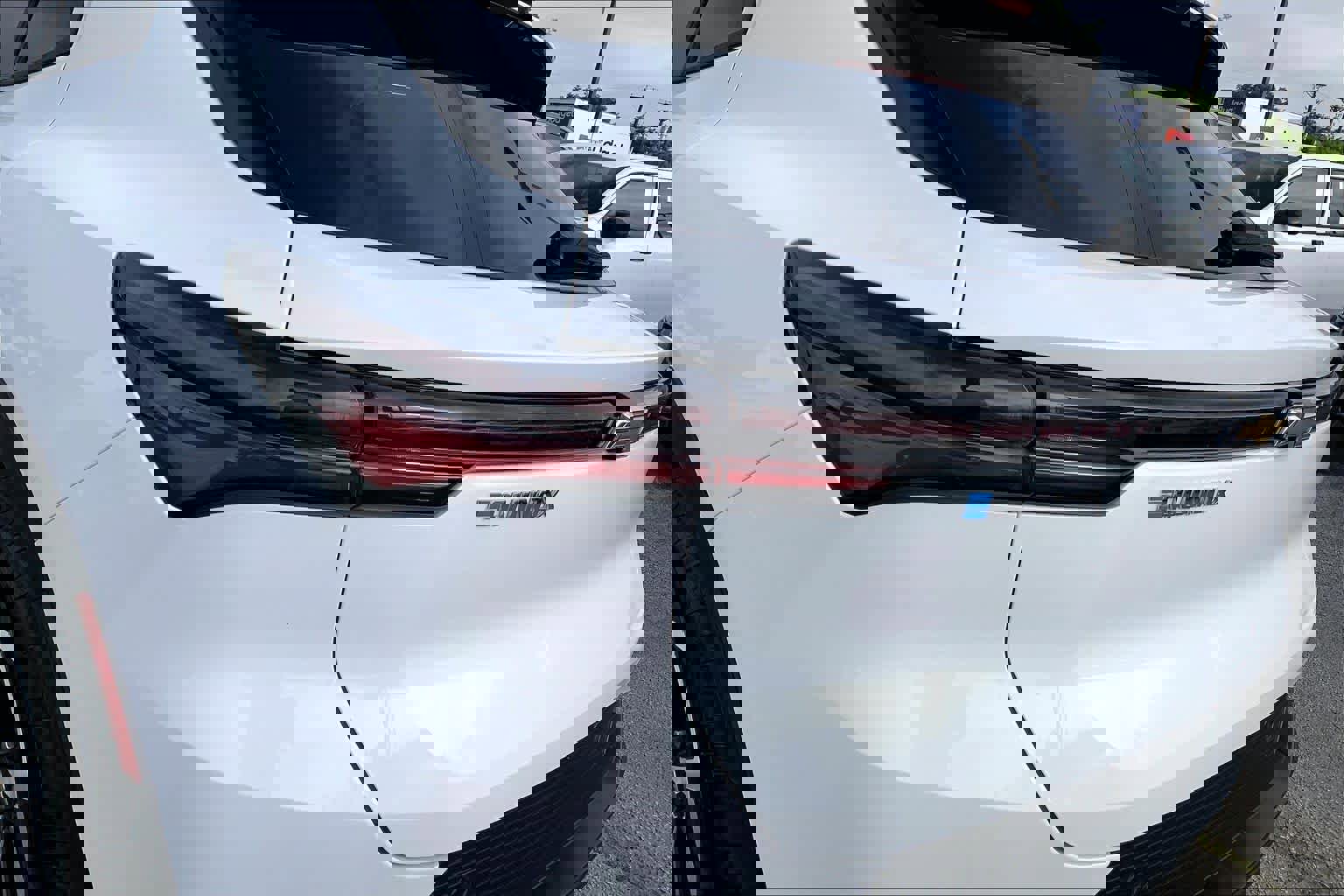 Used 2025 Chevrolet Equinox EV LT image 24