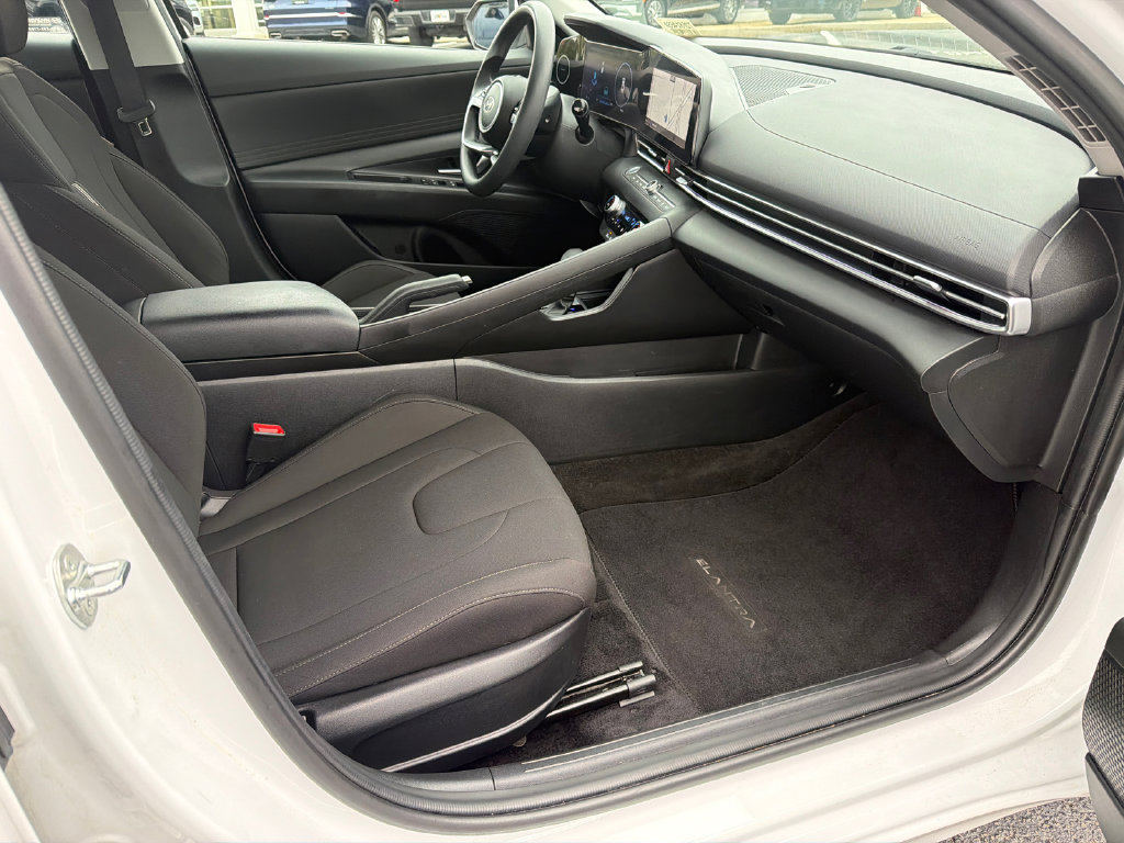 Used 2024 Hyundai Elantra SEL FWD image 13