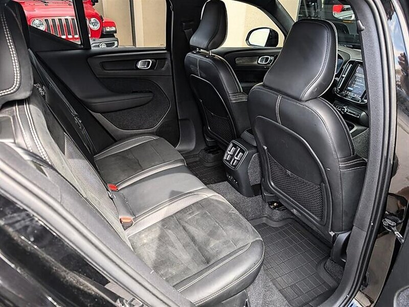 Used 2021 Volvo XC40 P8 Recharge w/ Advanced Package AWD/4WD image 29