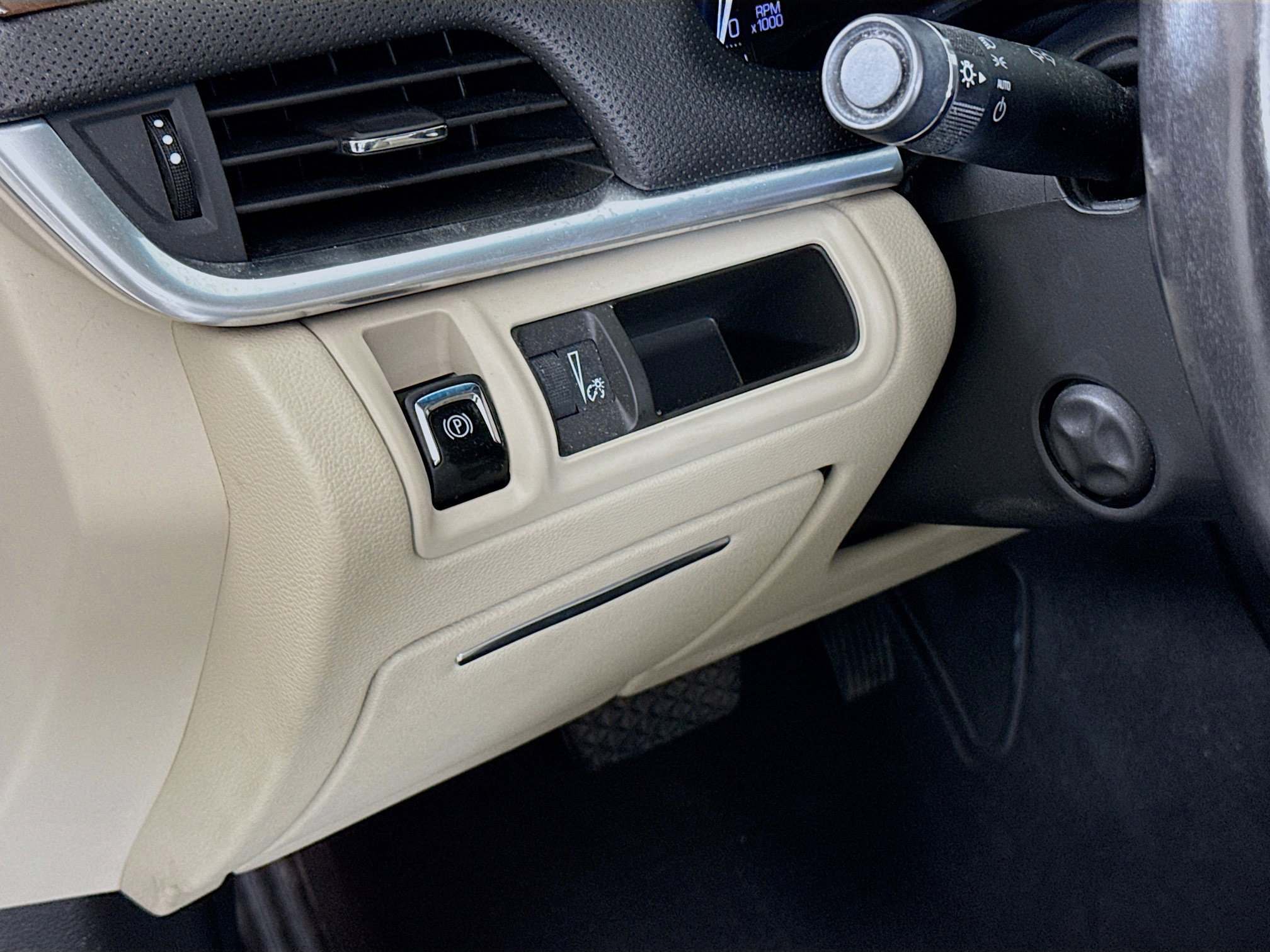 Used 2019 Cadillac XTS Luxury image 10