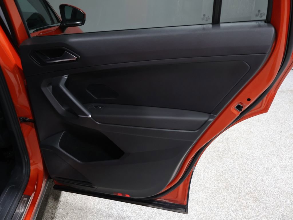 Used 2018 Volkswagen Tiguan SEL Premium w/ 3rd Row Seat Package image 22