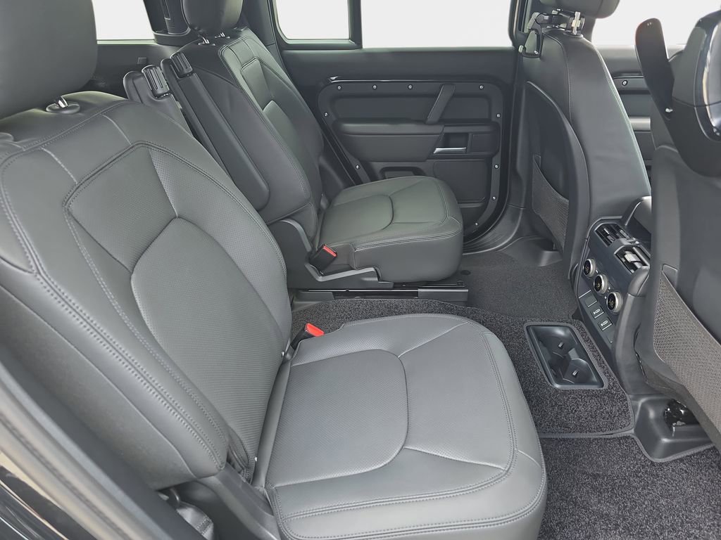 New 2026 Land Rover Defender 130 X-Dynamic SE AWD/4WD image 11