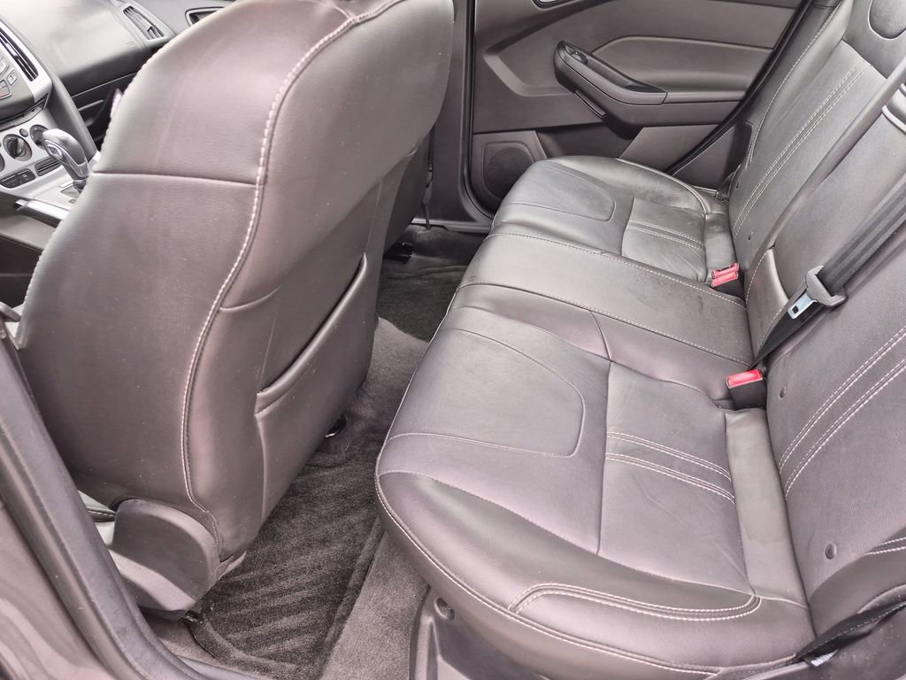 Used 2013 Ford Focus SE FWD image 25