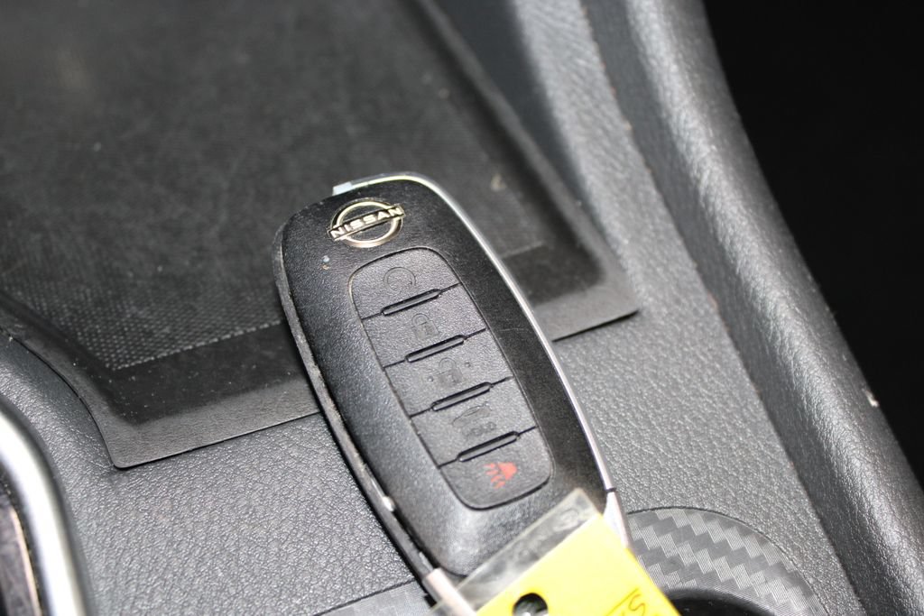 Used 2025 Nissan Sentra SR FWD image 44