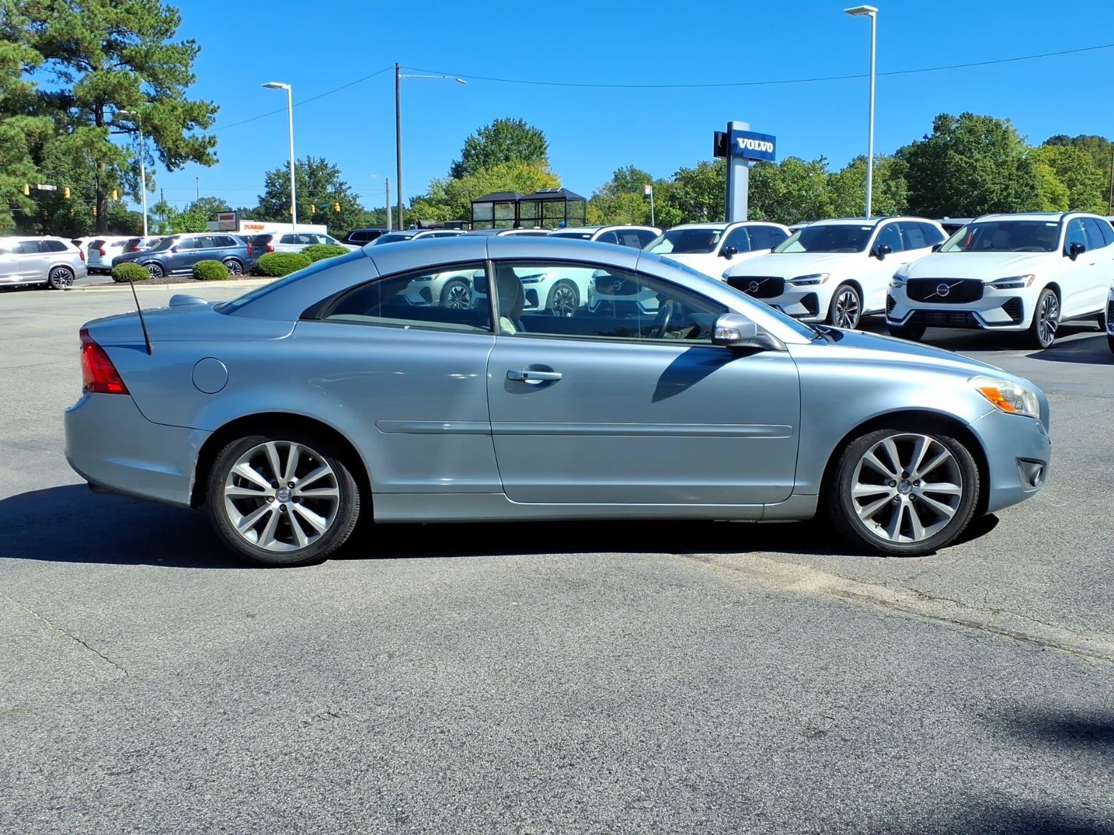 Used 2013 Volvo C70 T5 w/ Climate Pkg FWD image 2