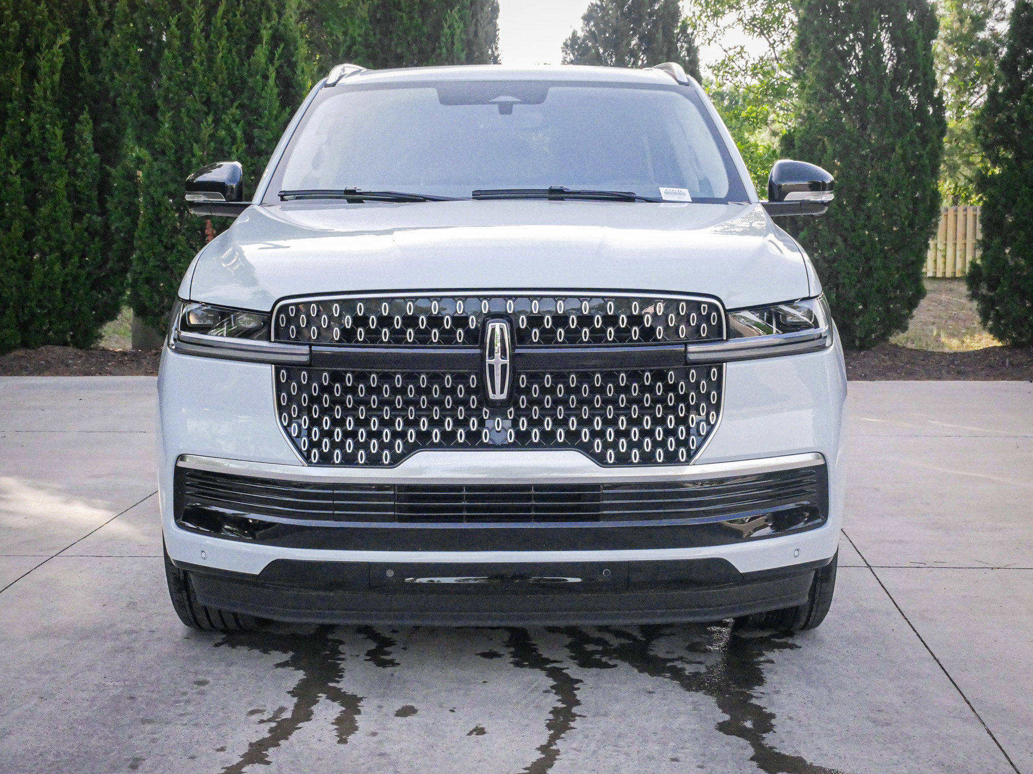 Used 2025 Lincoln Navigator L Reserve AWD/4WD image 3