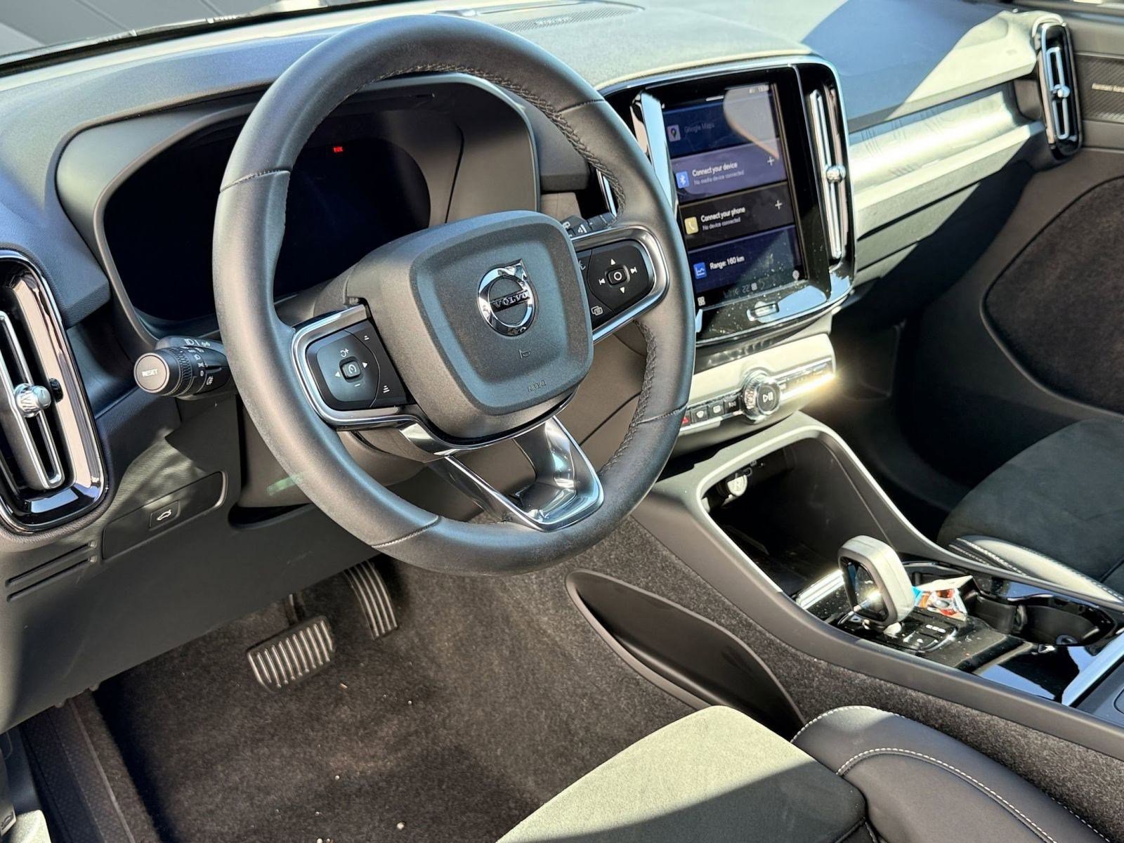 Certified 2023 Volvo XC40 Recharge Ultimate image 4