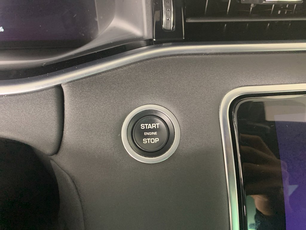 Used 2020 Land Rover Range Rover Evoque SE image 18