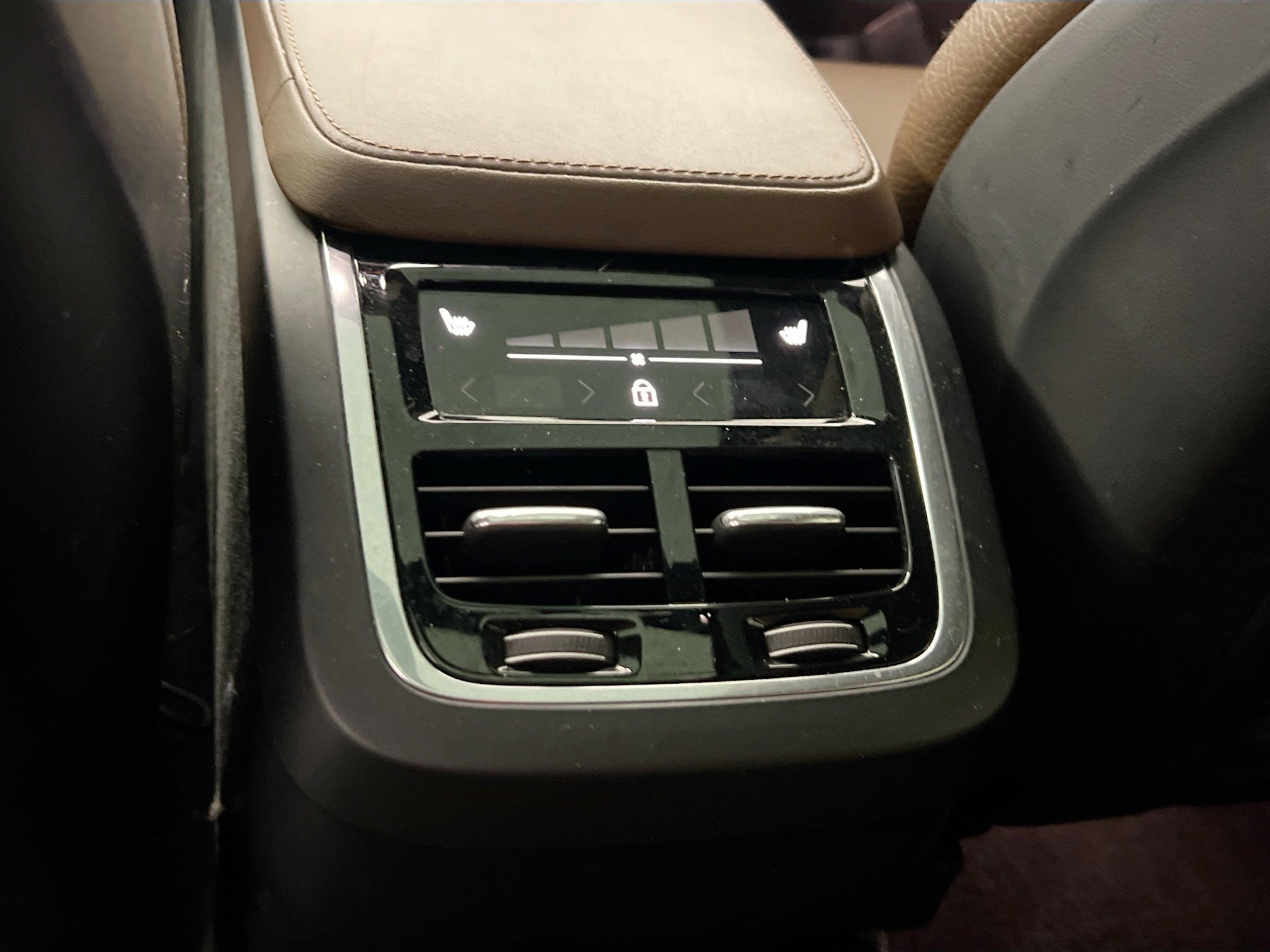 Used 2023 Volvo XC90 B6 Plus w/ Protection Package Premier image 26