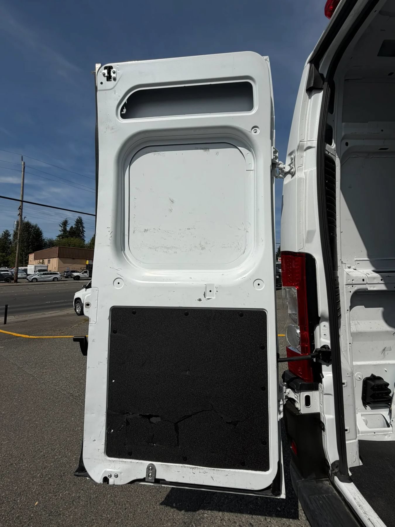 Used 2025 RAM ProMaster 3500 w/ Convenience Group FWD image 18