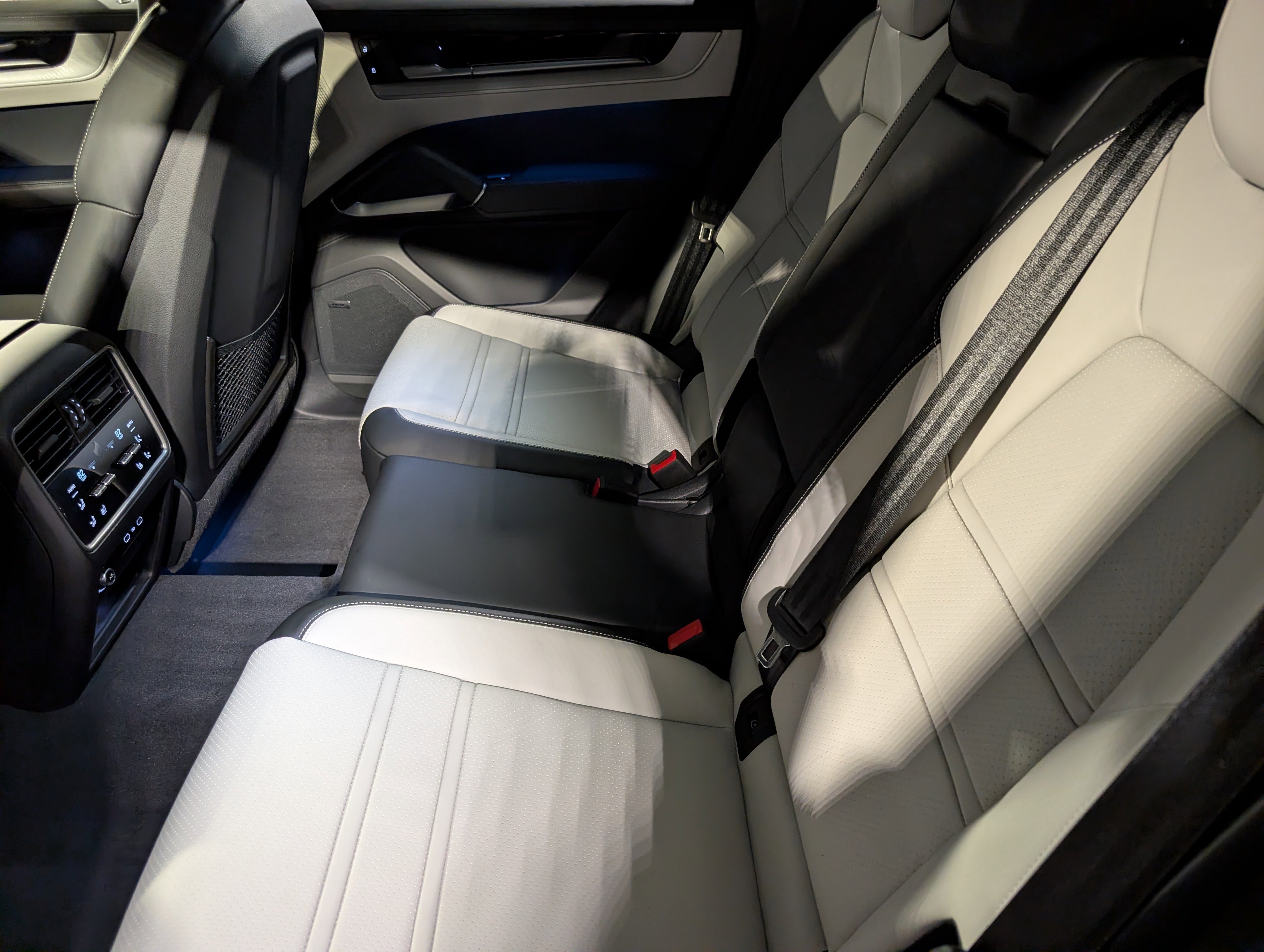 New 2026 Porsche Cayenne Coupe image 24