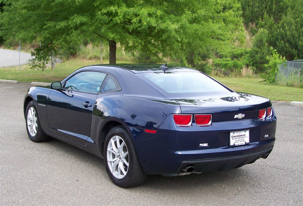 Used 2010 Chevrolet Camaro LS RWD image 2