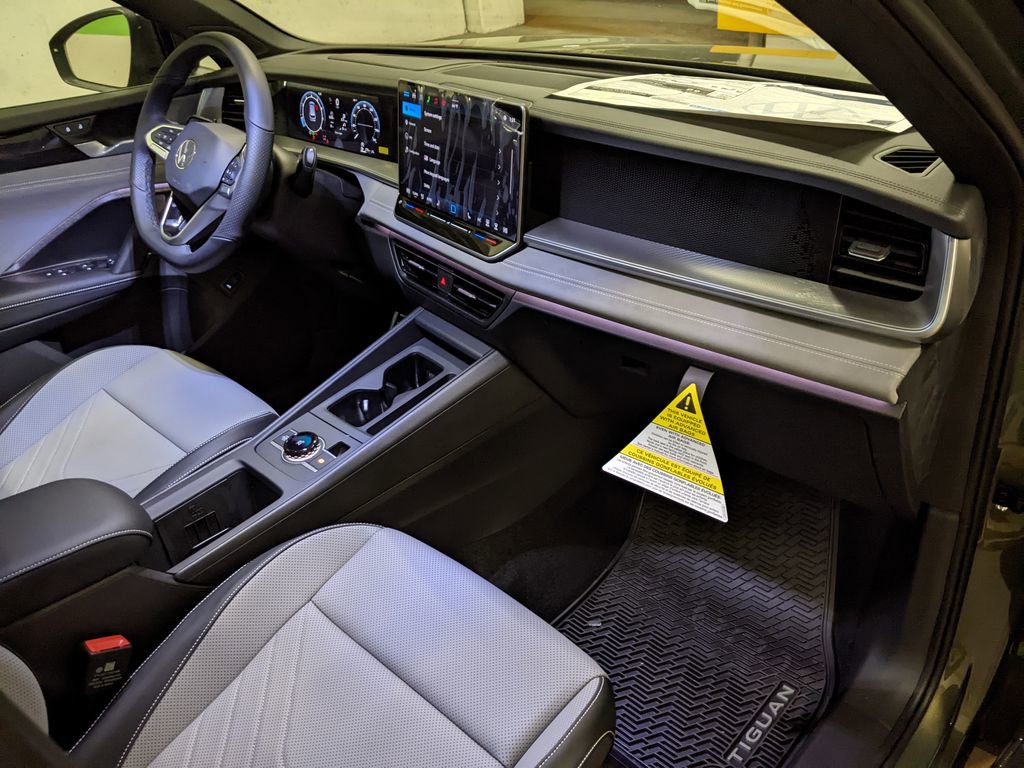 New 2026 Volkswagen Tiguan SE R-Line AWD/4WD image 21