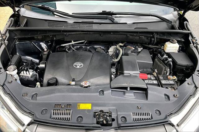 Certified 2019 Toyota Highlander LE w/ Carpet Mat Package (TMS) AWD/4WD image 30