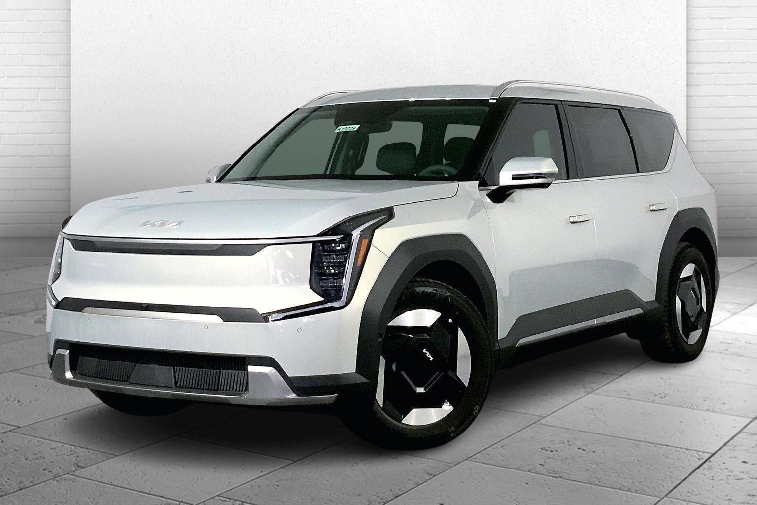 New 2026 Kia EV9 Wind AWD/4WD image 2